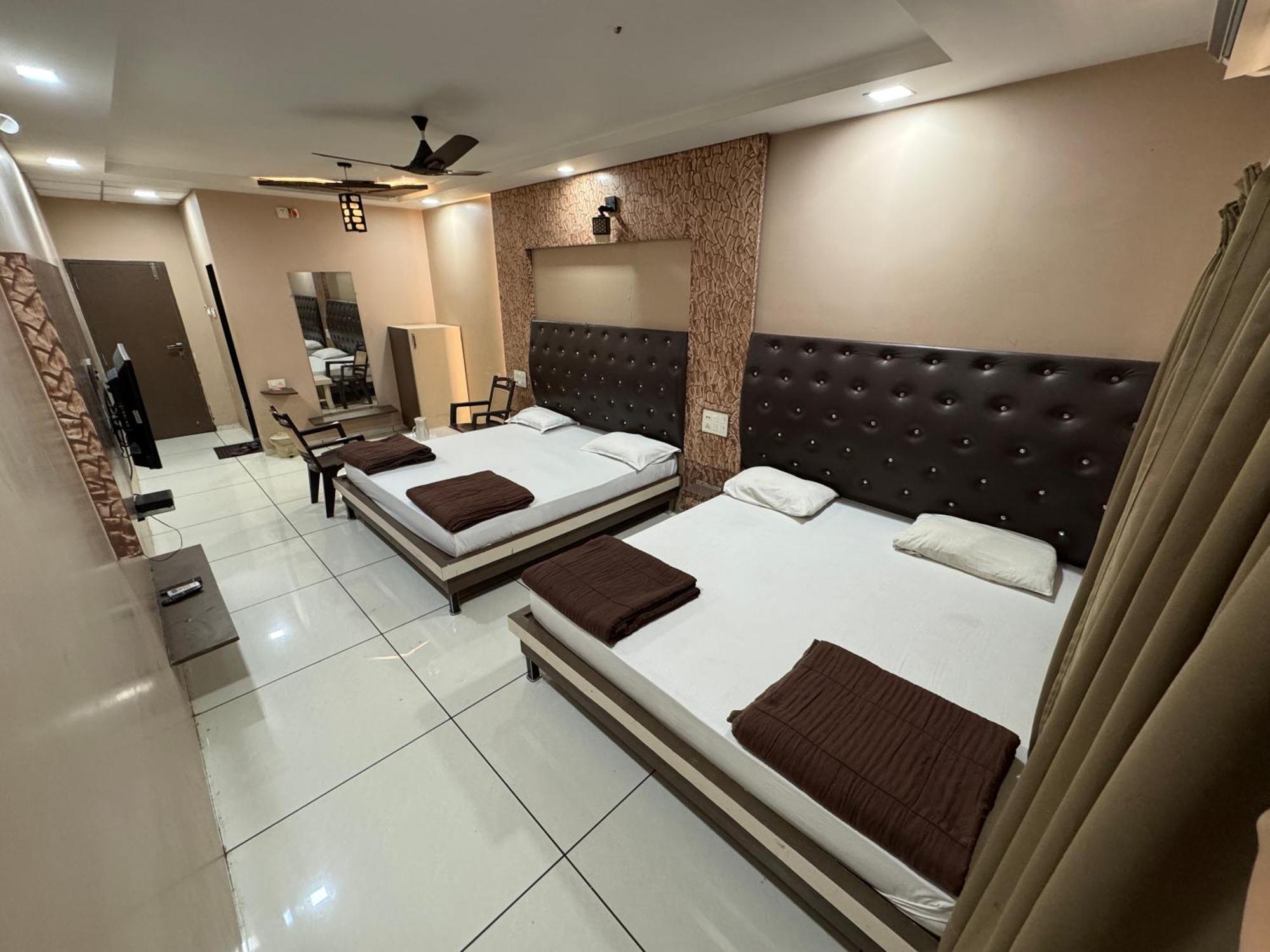 Hotel Bluediamond Bardoli Exterior foto